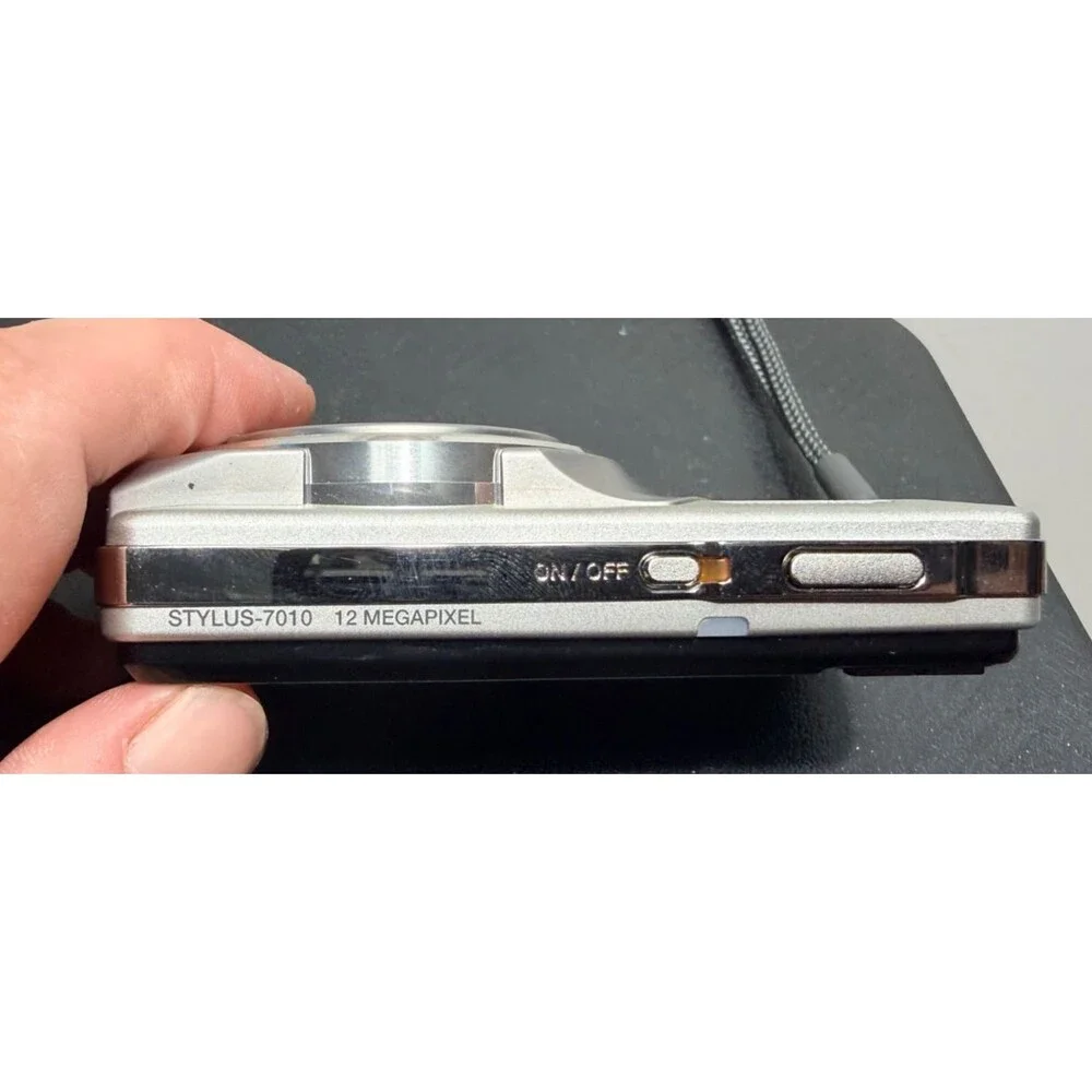 Olympus Stylus 7010 12.0MP Digital Camera Silver Point Shoot w/Batt & charger